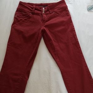 Cranberry Capris Wanna Betta Butt